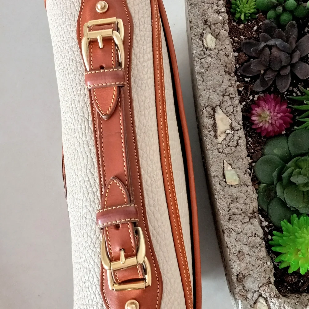 Dooney & Bourke Stunning Carrier/Crossbody Vintage AWL - Picture 9 of 10